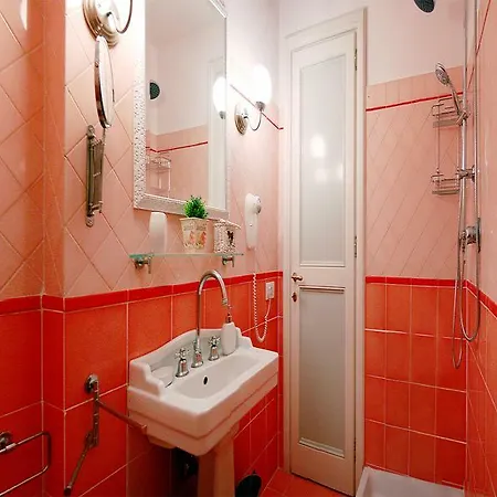 Piazza Di Spagna Sweet Apartment